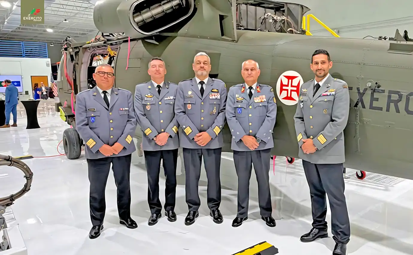 Cerimônia de assinatura do contrato UH 60L Black Hawk em Miam