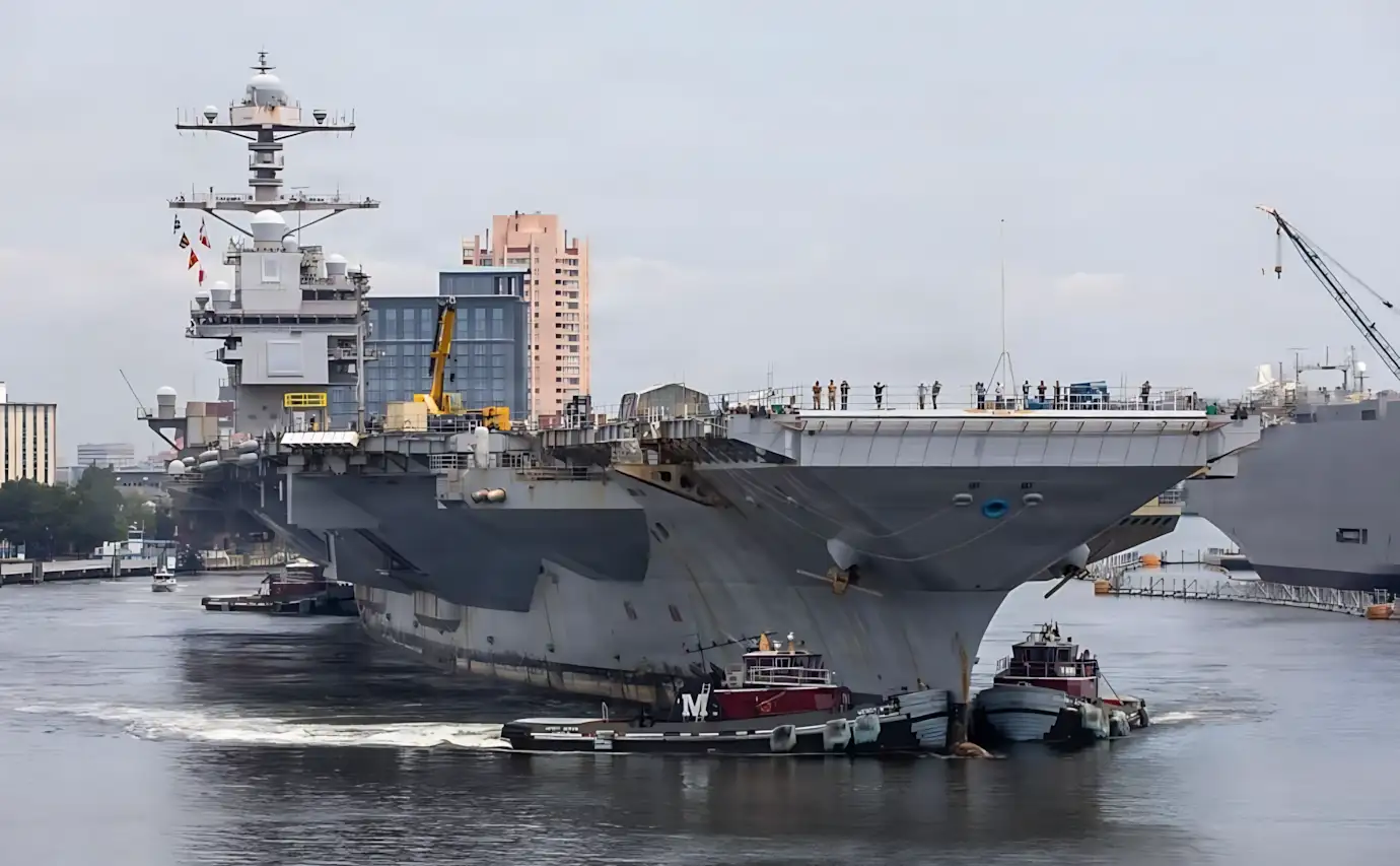 Porta-aviões USS Ford chega ao Norfolk Naval Shipyard em julho de 2026