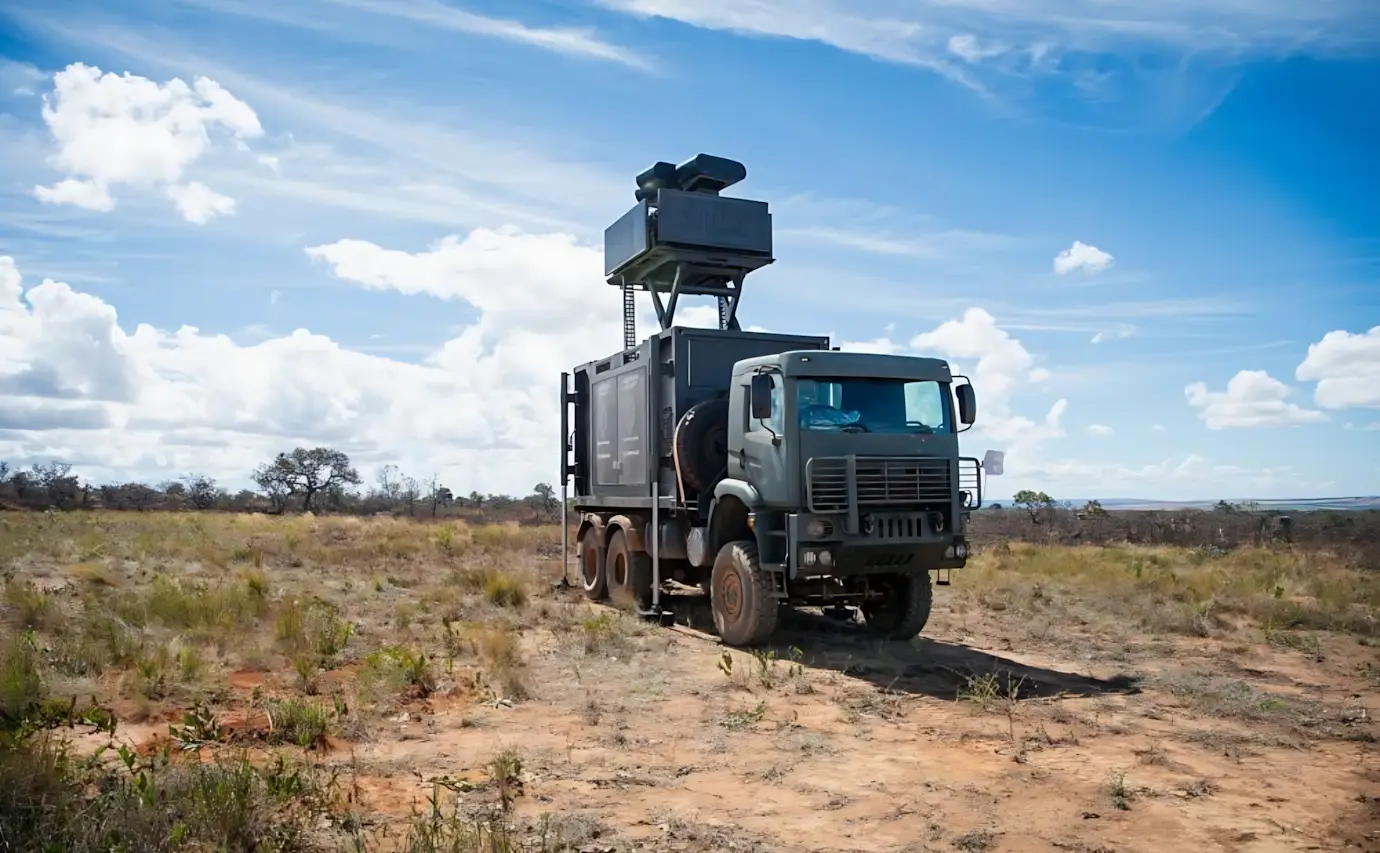 SABER M200 em exercício de defesa antiaérea do Exército Brasileiro contra drones no Campo de Instrução de Formosa