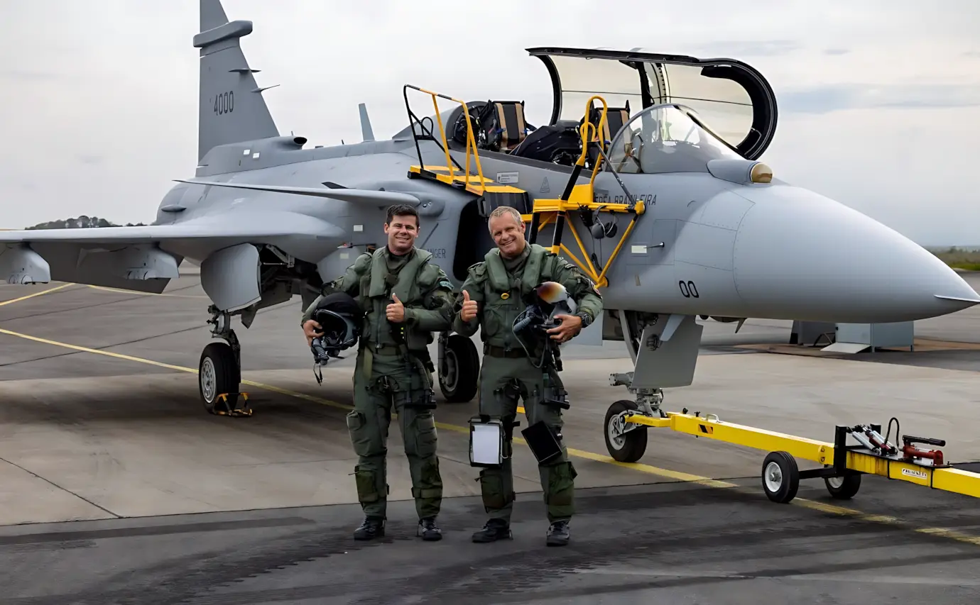 Gripen brasileiro cockpit dois pilotos